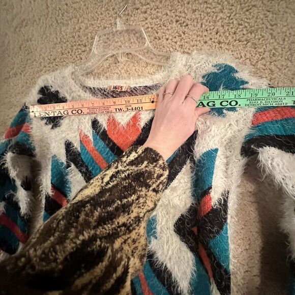 36 Point 5 Womens Aztec Native American Style Boho Hippie Eyelash Sweater Size S - Picture 10 of 11